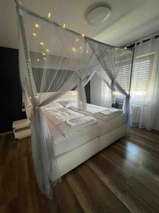 Ferienwohnung Outletcity Metzingen Метцинген Экстерьер фото